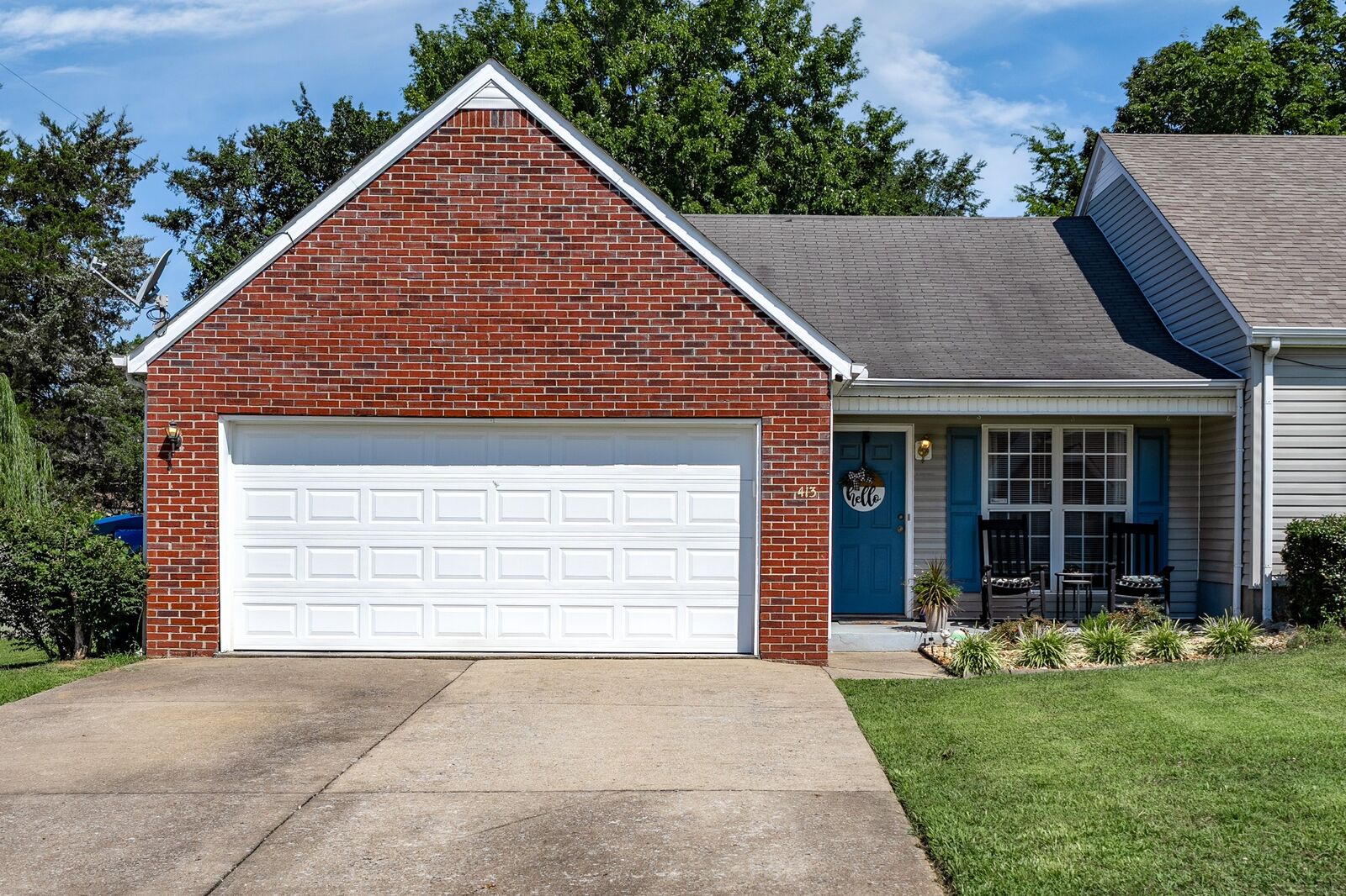 Property Photo:  413 Keswick Ct  TN 37167 