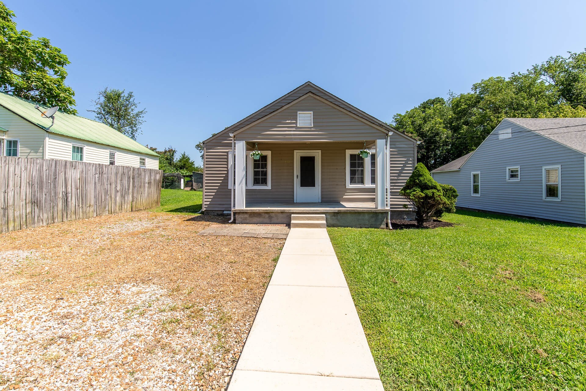 Property Photo: 310 Carter St TN 37355