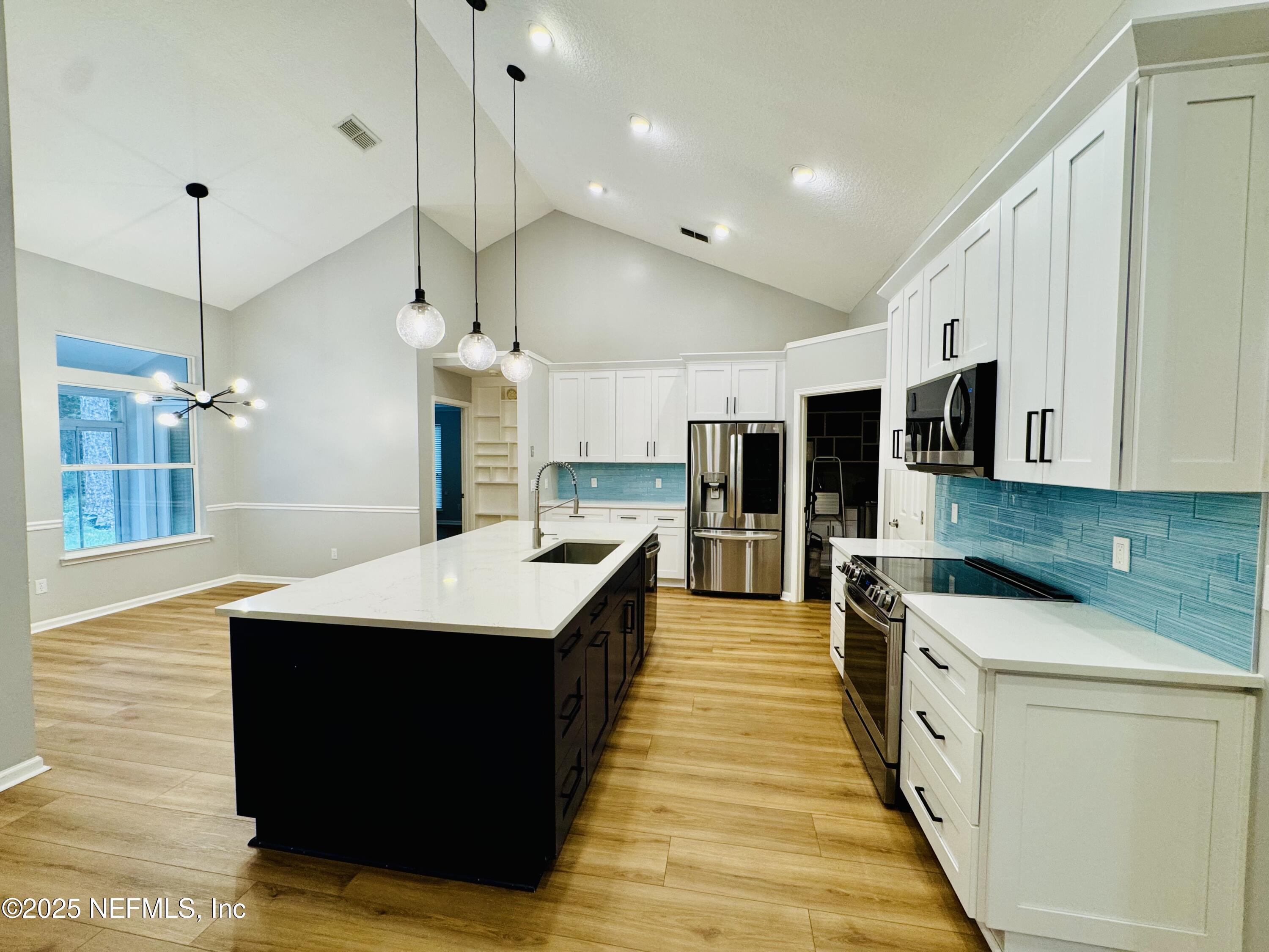 Property Photo: 8725 Southern Glen Drive FL 32256