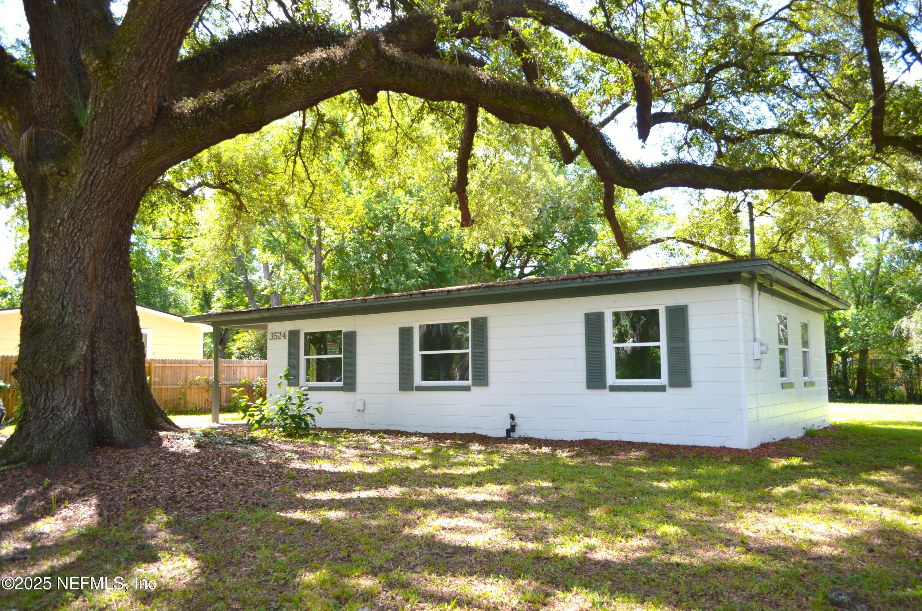Property Photo: 3524 Centerhill Drive N FL 32254