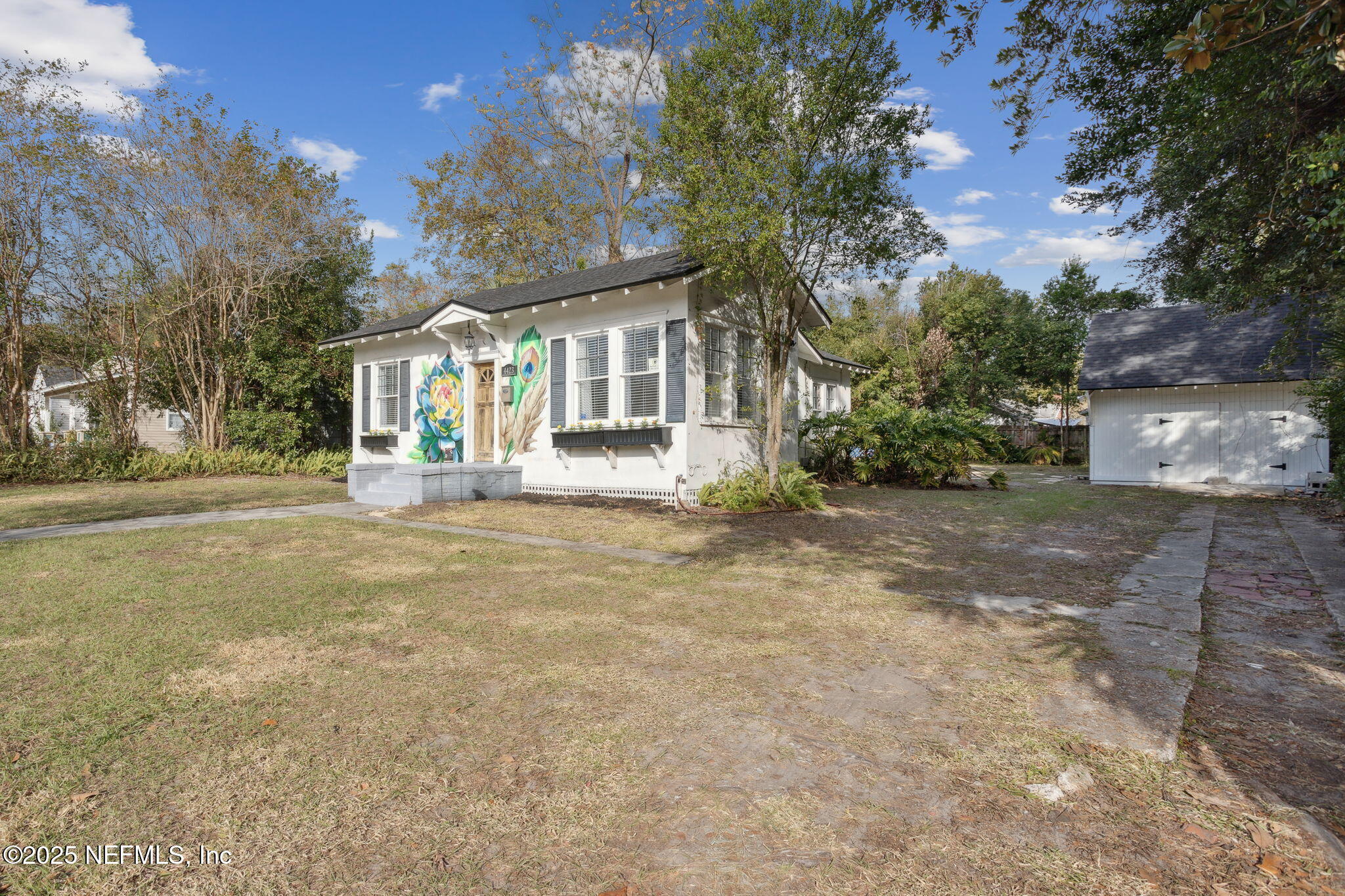 Property Photo: 4423 St Johns Avenue FL 32210
