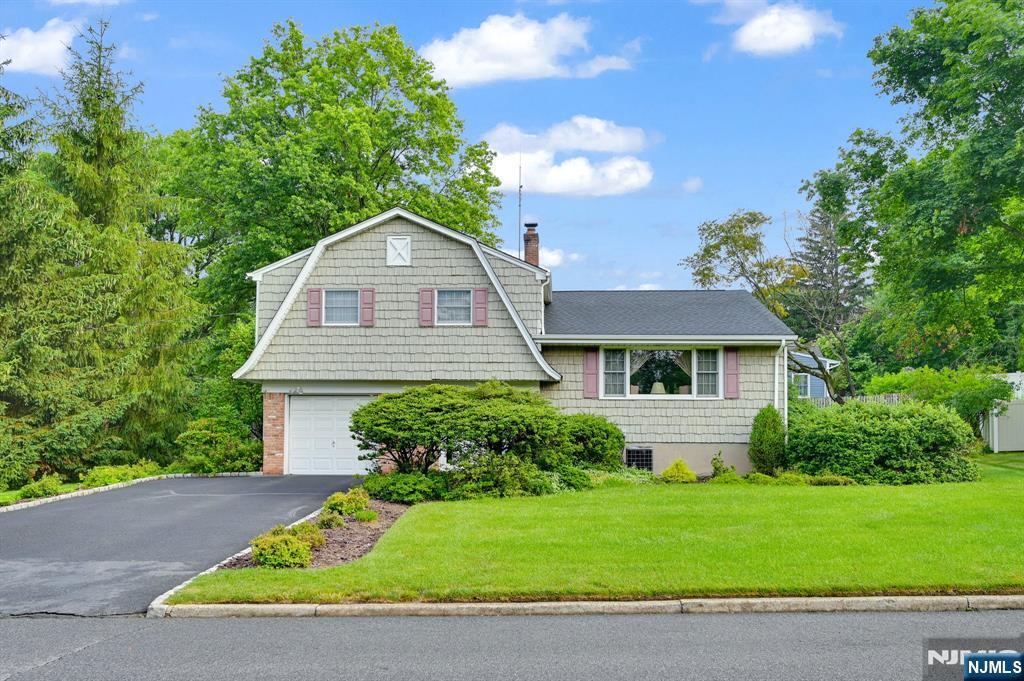 2 Clover Court  Montvale NJ 07645 photo