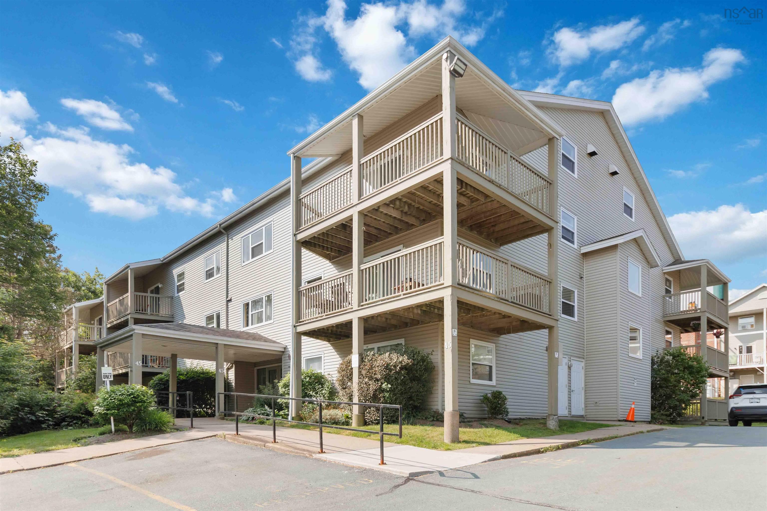 Photo de la propriété:  105 45 Chelton Woods Lane  NS B3M 3Z7 