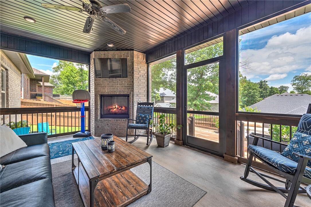 Property Photo: 1208 Hickory Street AR 72718