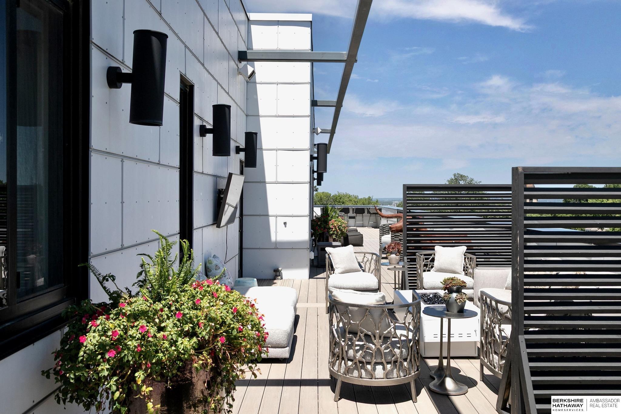 Property Photo: 1502 S 10th Street 401 NE 68108