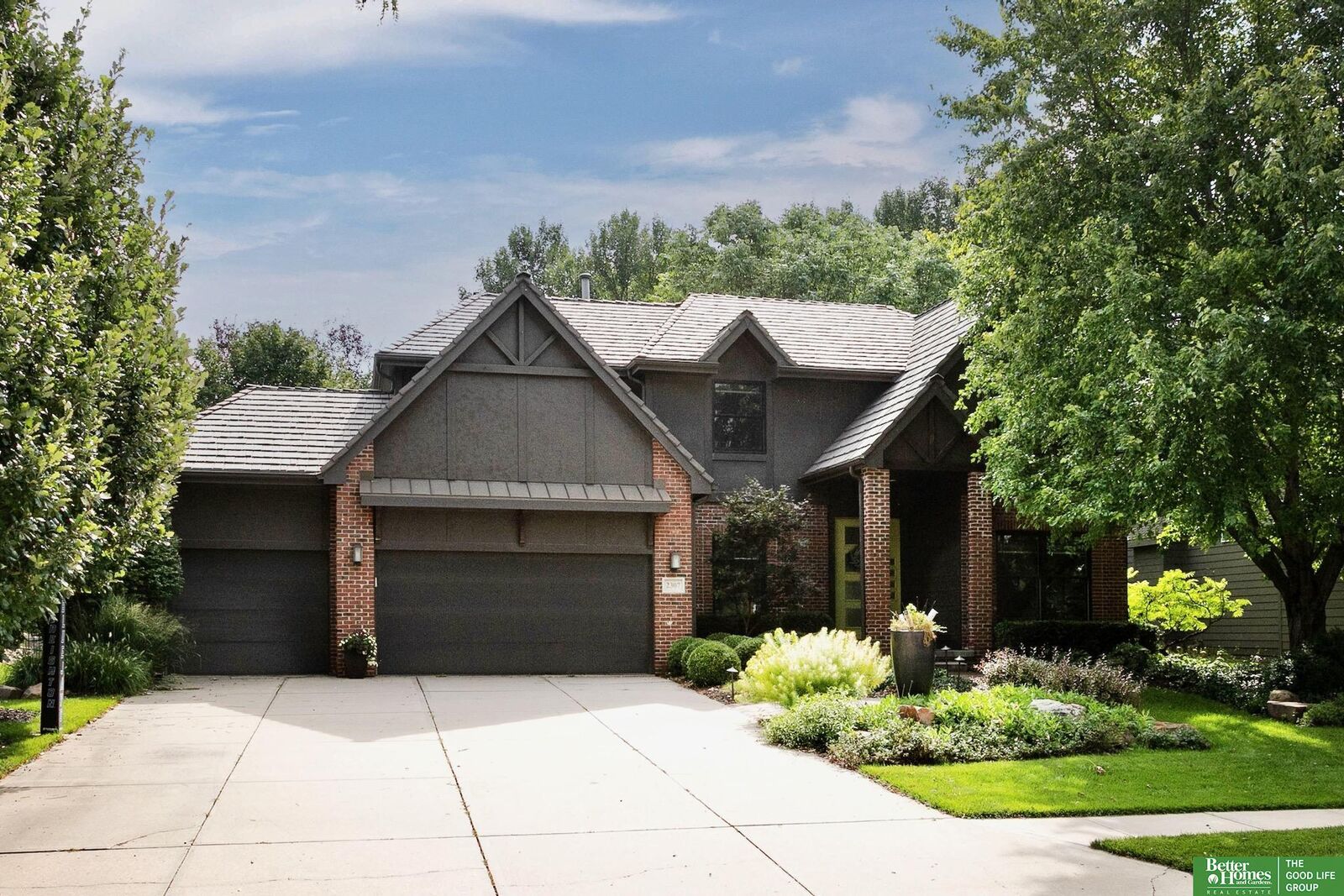 Property Photo: 2307 S 184th Circle NE 68130