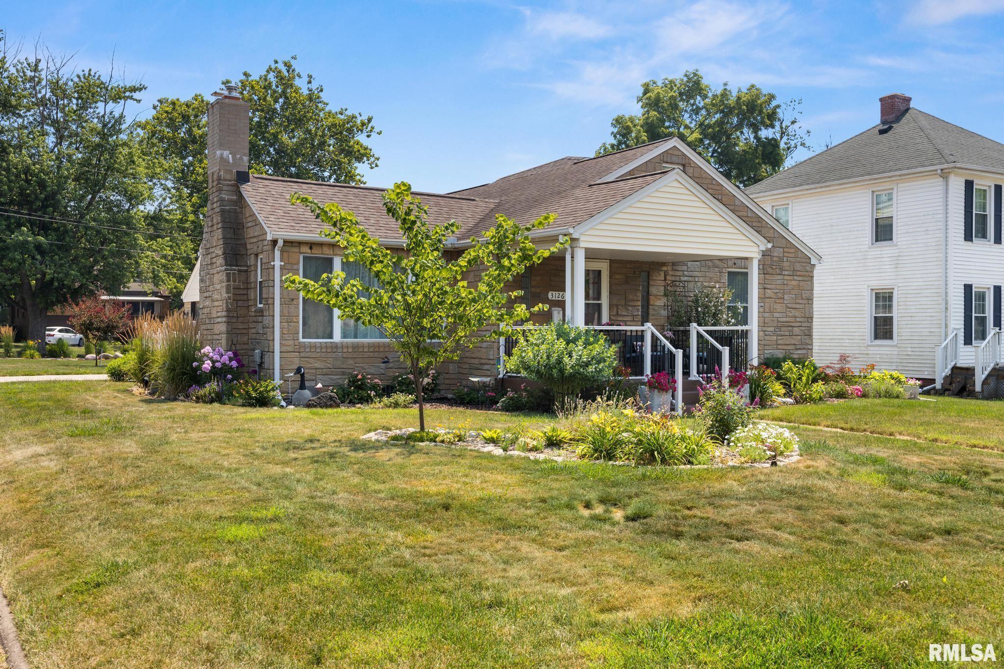 Property Photo: 3126 N Avalon Place IL 61604
