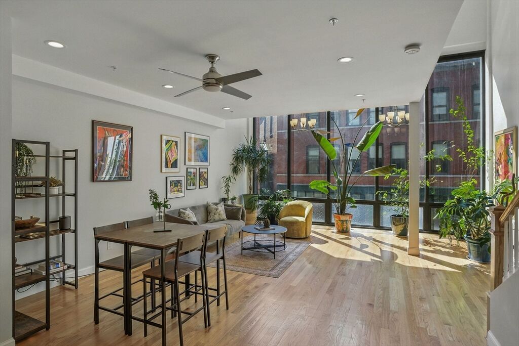 Property Photo: 17 Kearney Sq 206 MA 01852