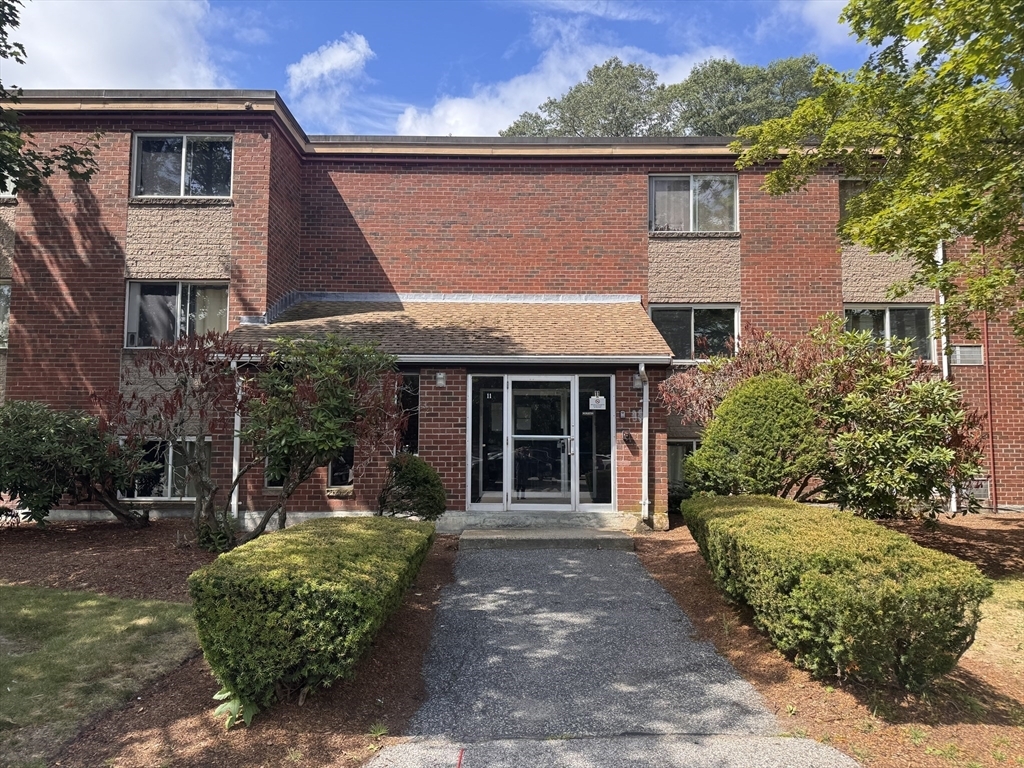 Property Photo: 11 Weld St 37 MA 01702