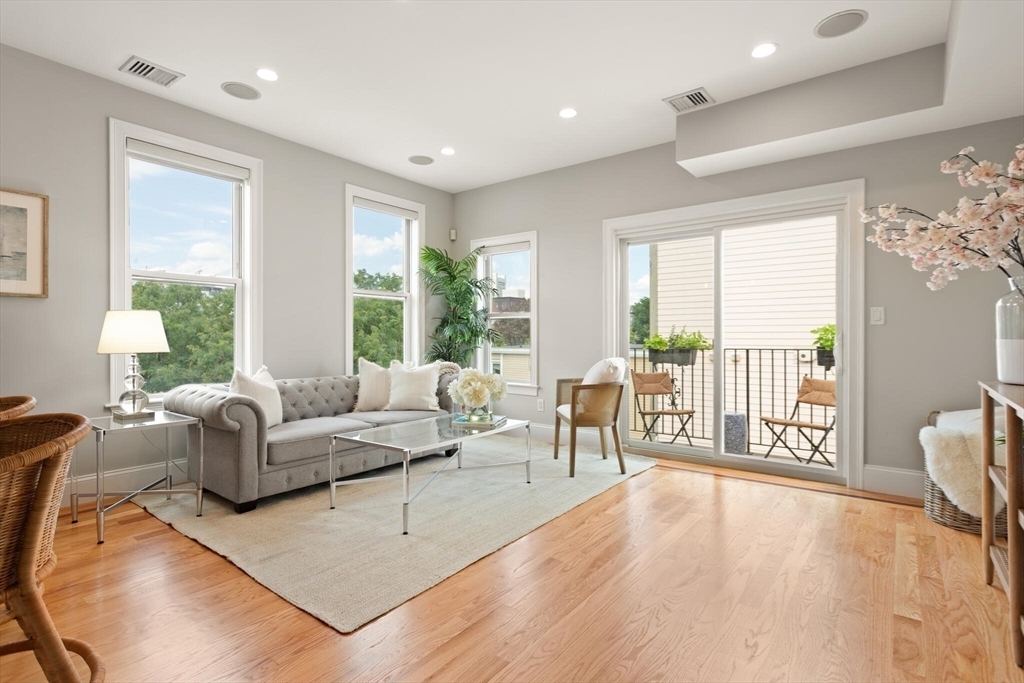 Property Photo: 178 W 4th St 4A MA 02127