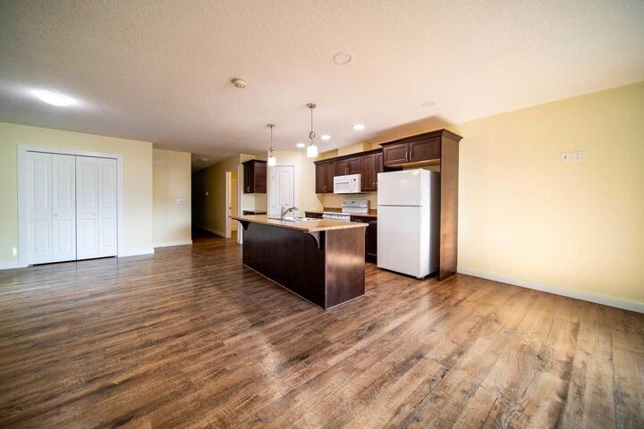 Photo de la propriété:  1206 5 Avenue  AB T9W 1L8 
