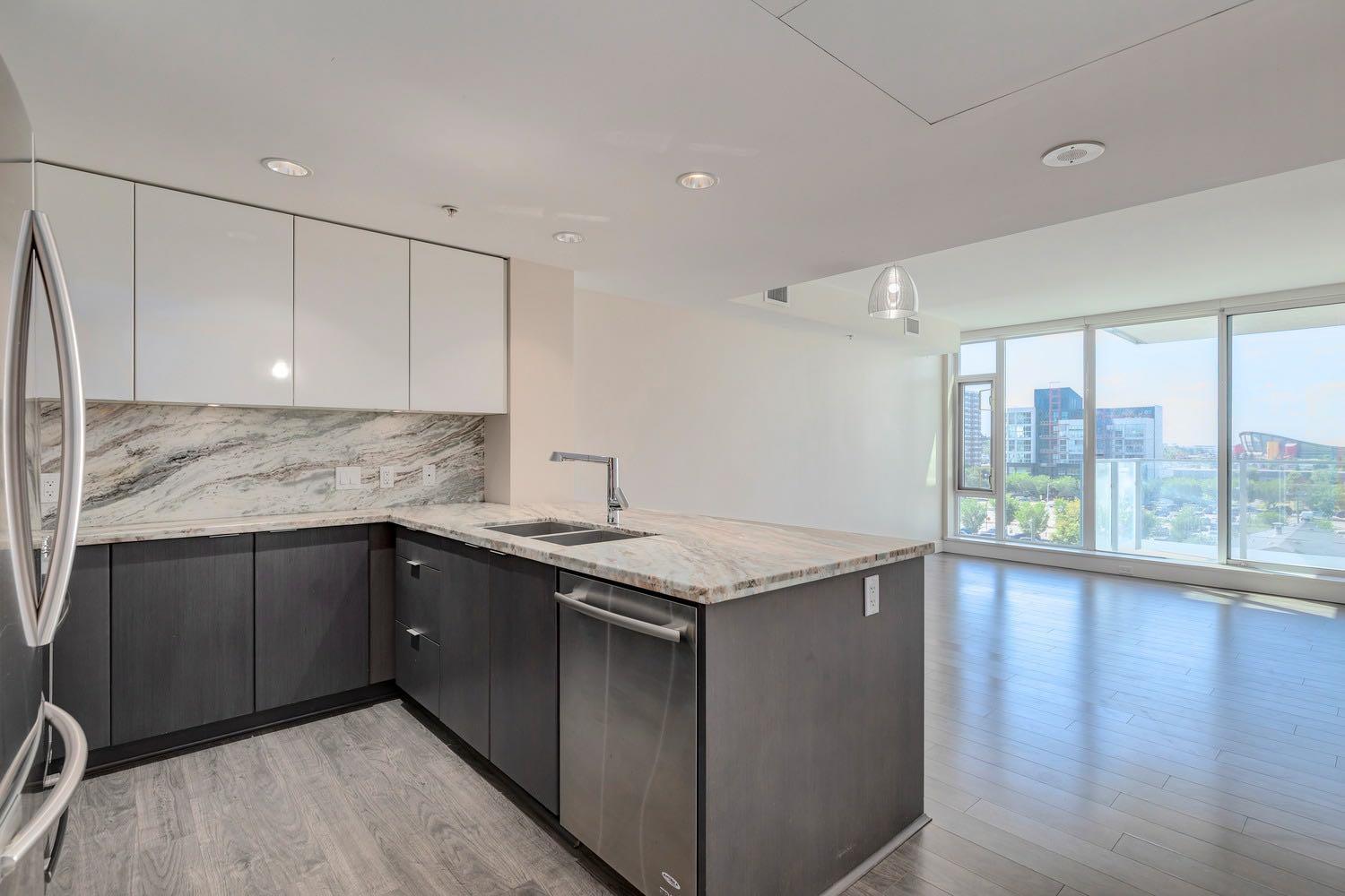 Property Photo: 510 6 Avenue SE 512 AB T2G 0H1