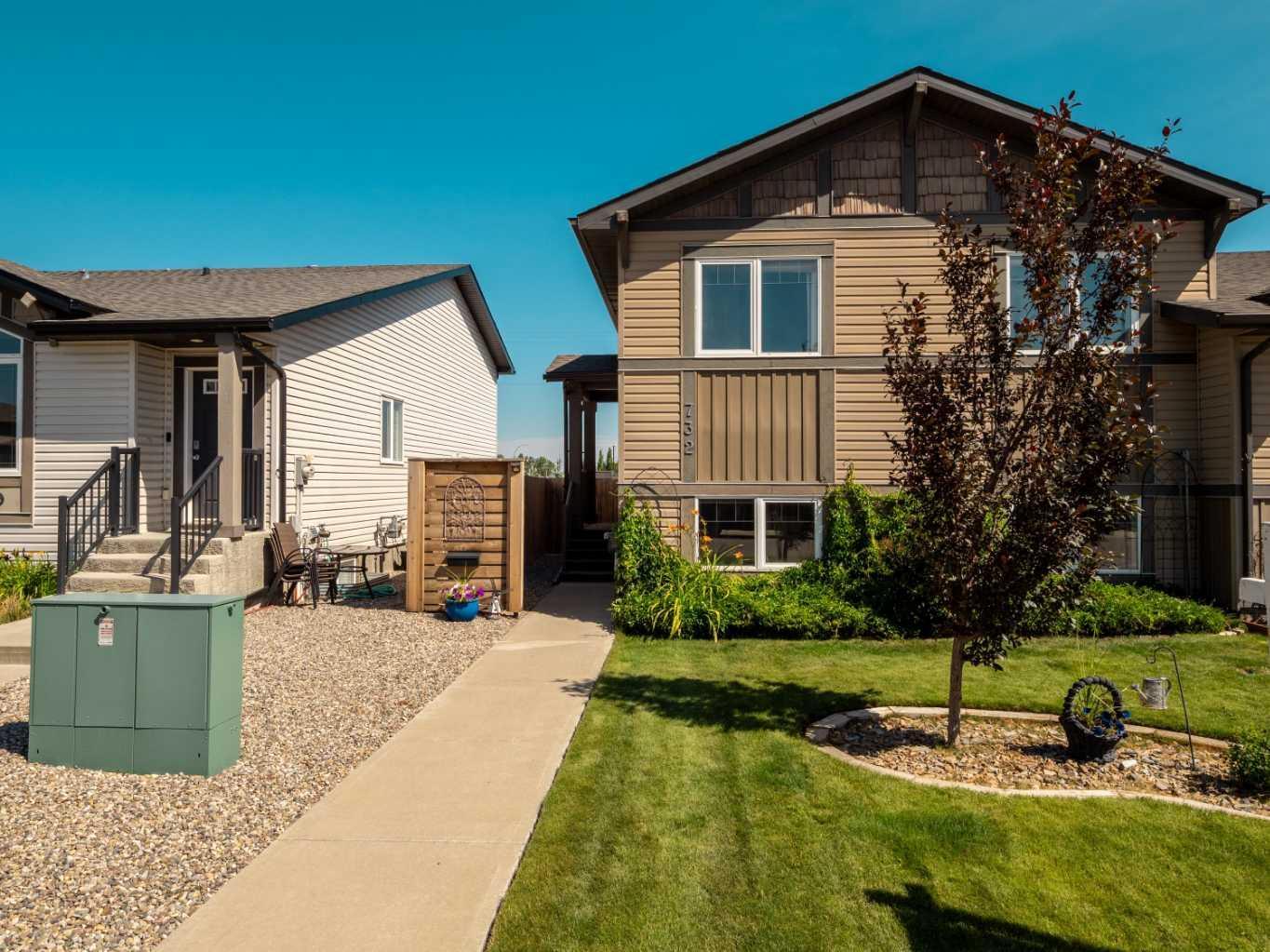 Property Photo: 732 Sunset Place AB T1M 0C5
