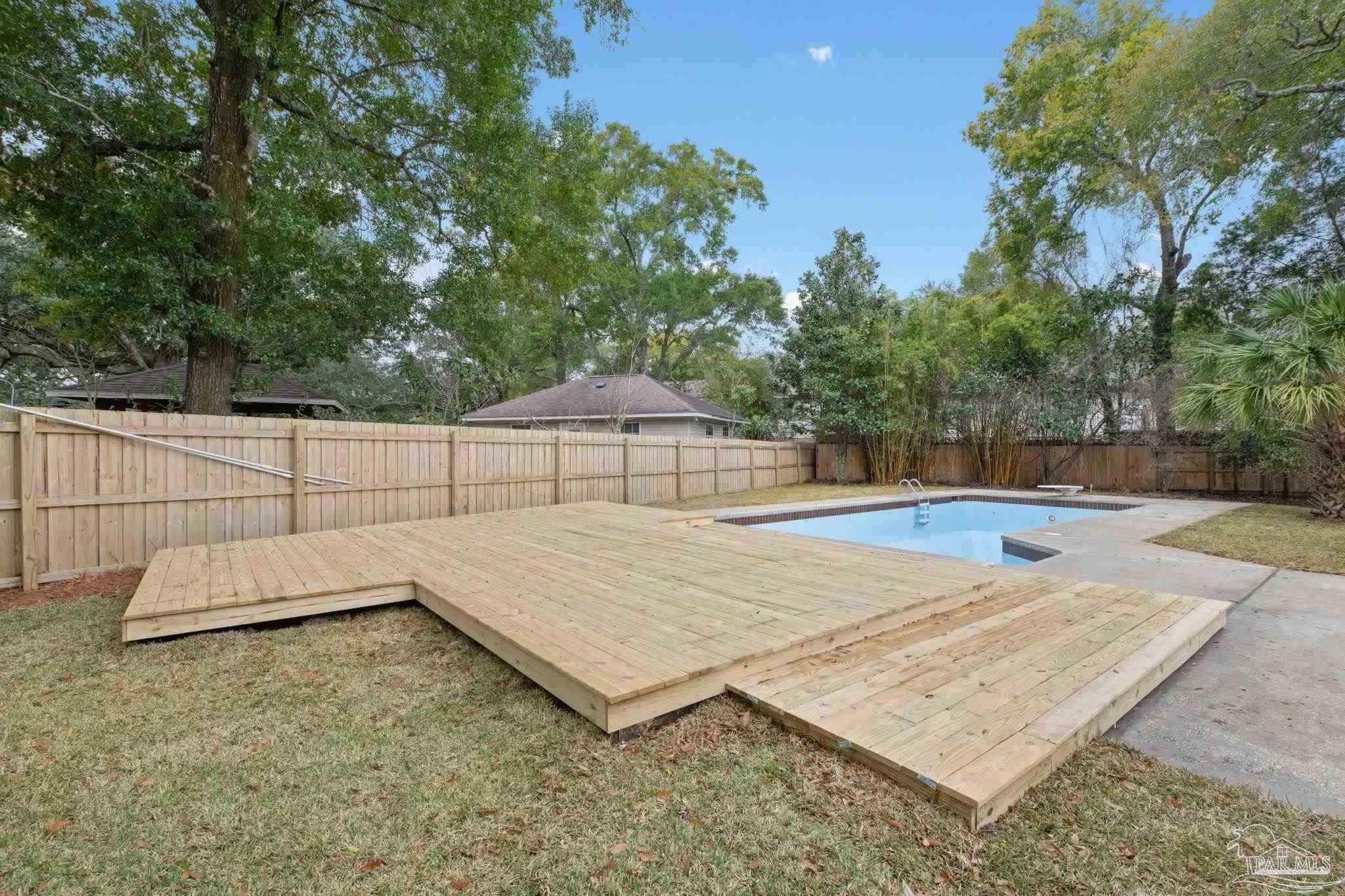 Property Photo: 5745 Avenida Robledal FL 32504