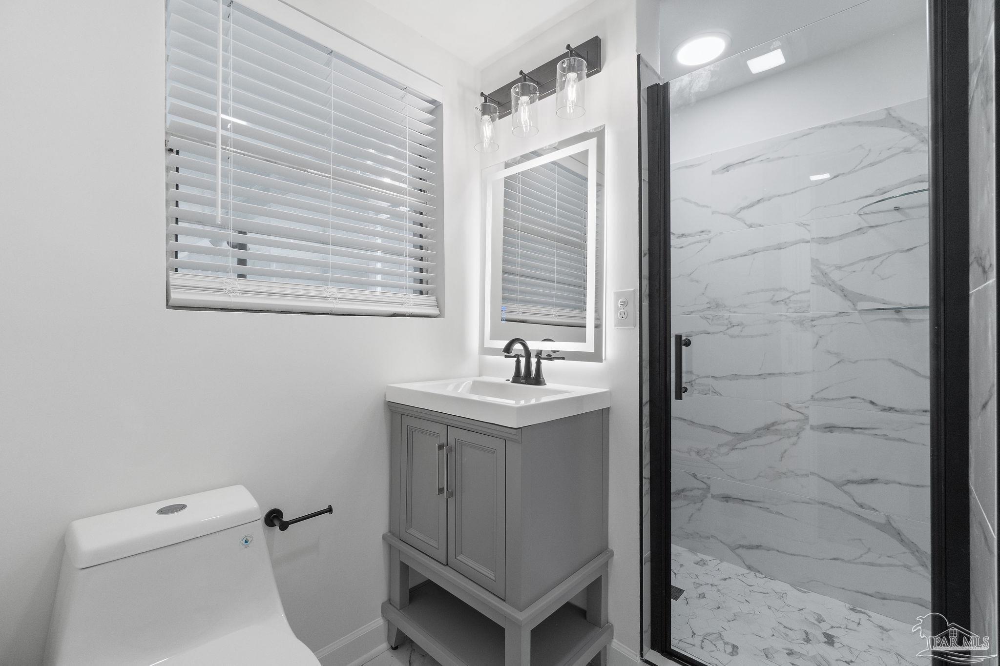 Property Photo: 1301 W Lee St FL 32501