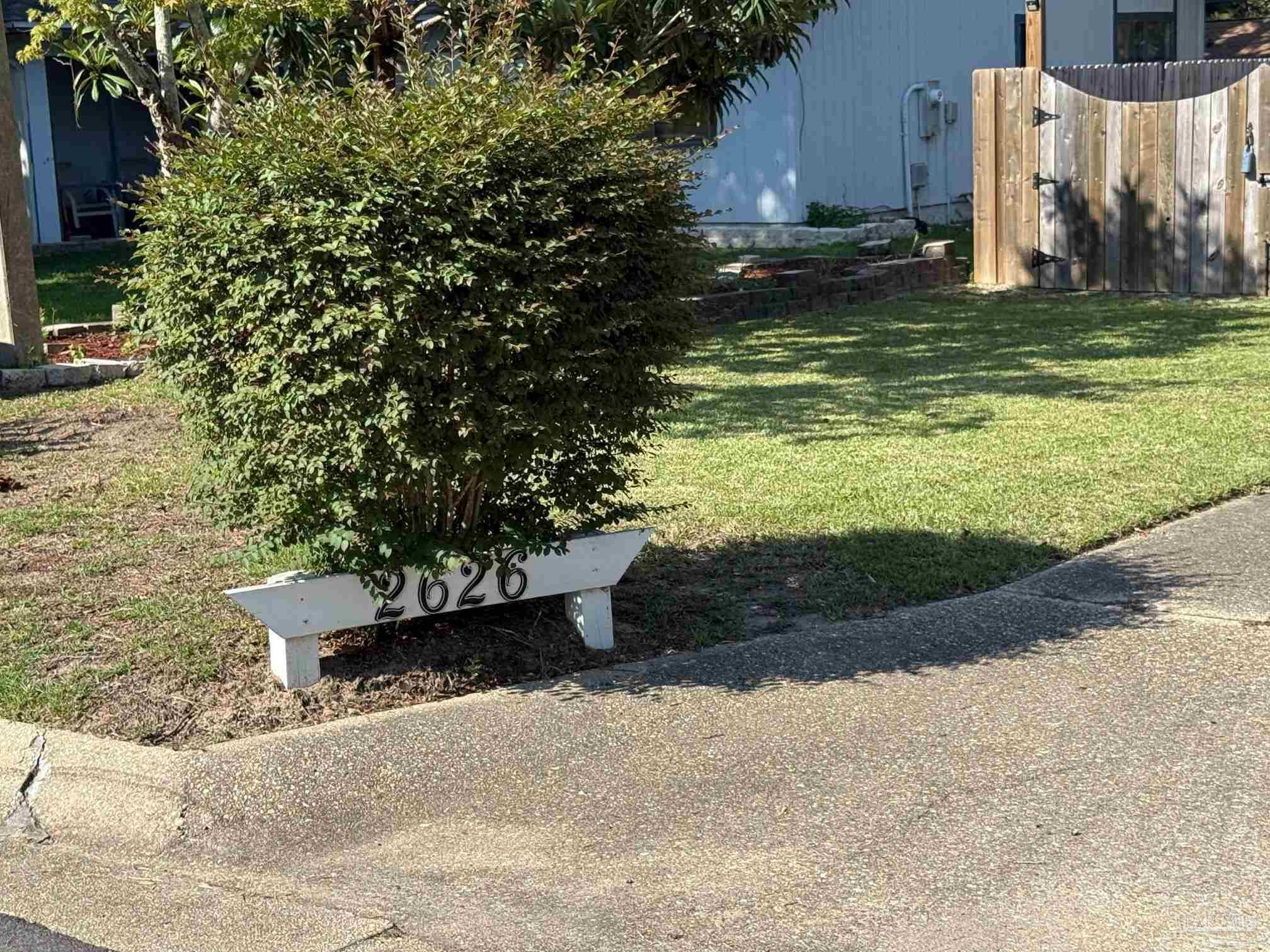 Property Photo: 2626 Tinosa Cir FL 32526