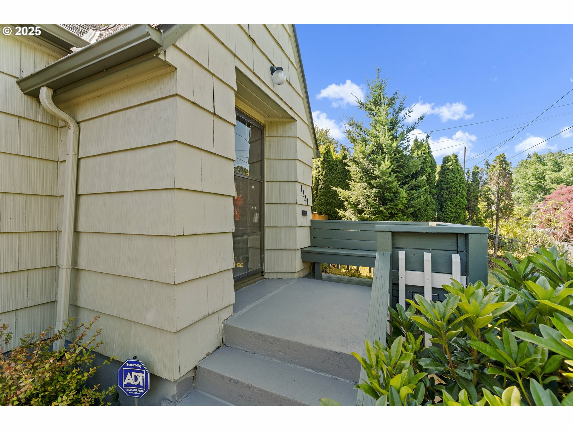 Property Photo: 4220 NE 38th Ave OR 97211