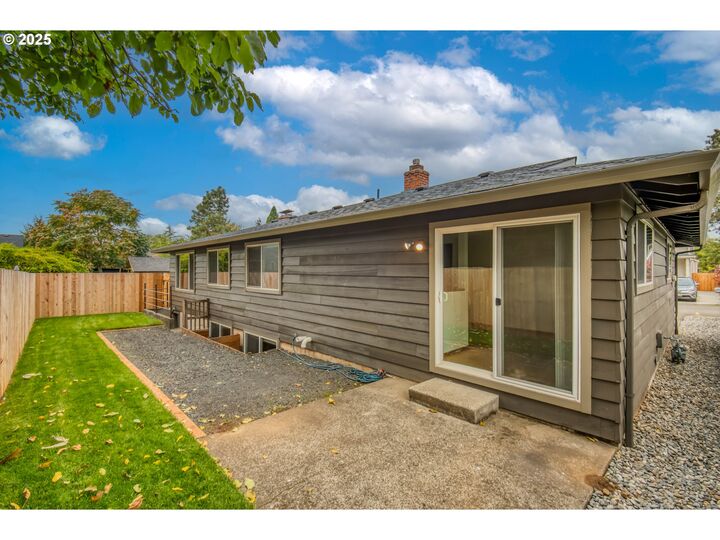 Property Photo: 6626 N Yale St OR 97203