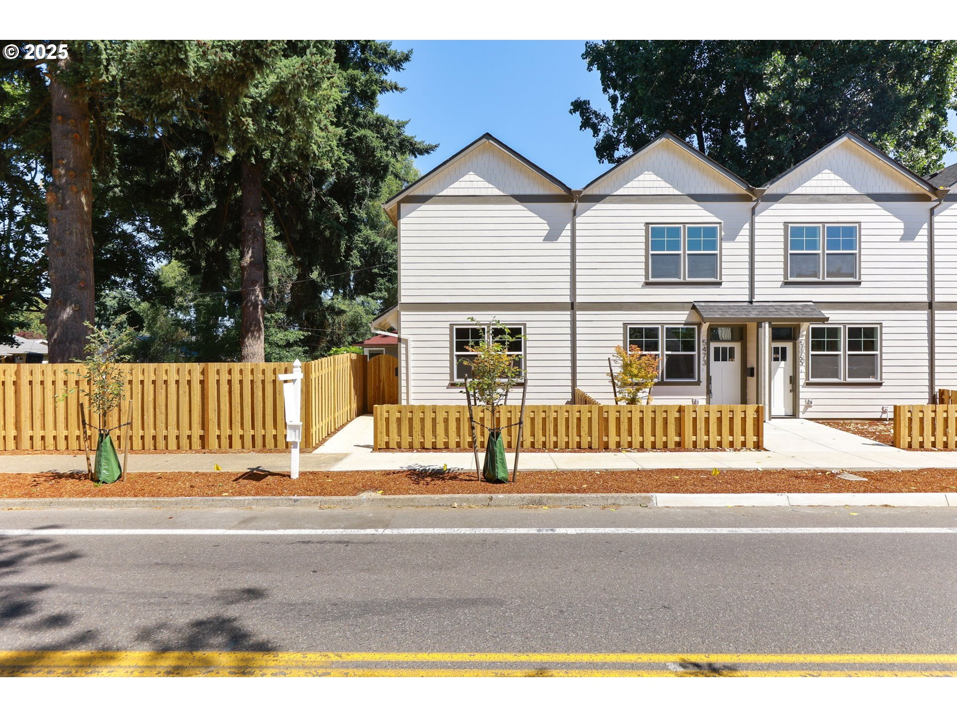 Property Photo:  5477 N Fessenden St  OR 97203 