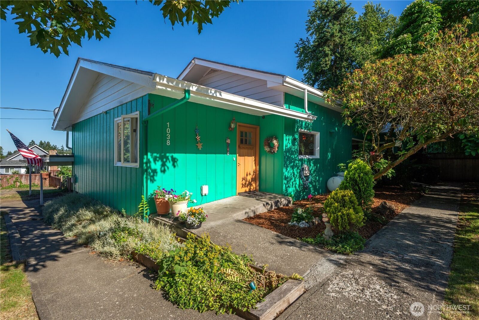 Property Photo:  1038 W Glenwood St  WA 98363 