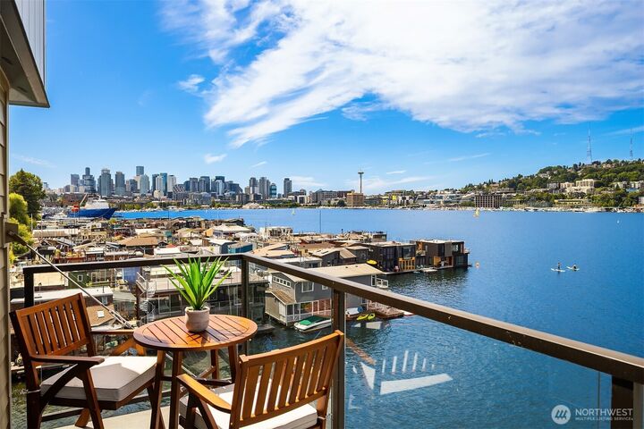 2301  Fairview Avenue E 404  Seattle WA 98102 photo