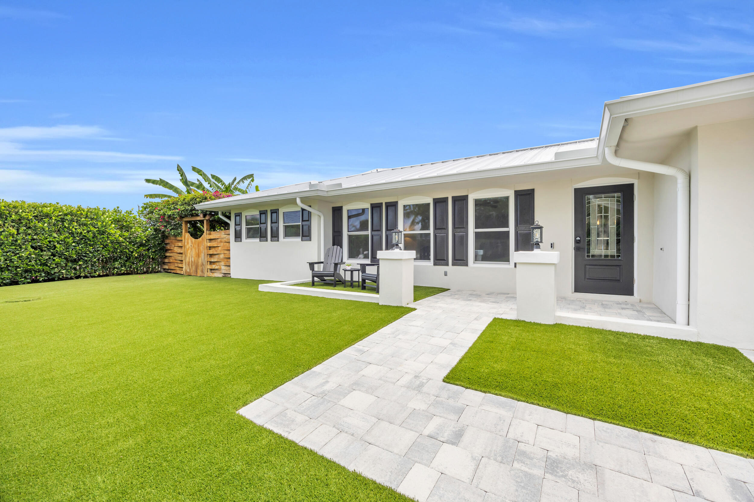 Property Photo: 11 SE Splitrail Circle FL 33469