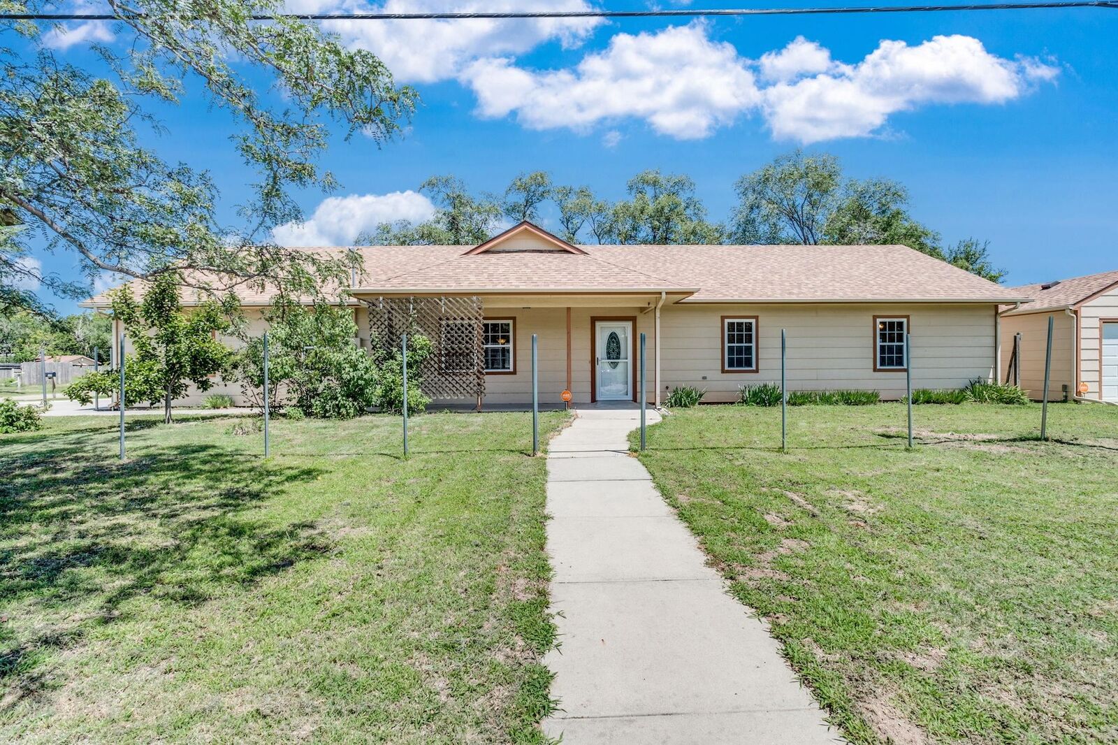 Property Photo:  302 N Doris St  KS 67212 