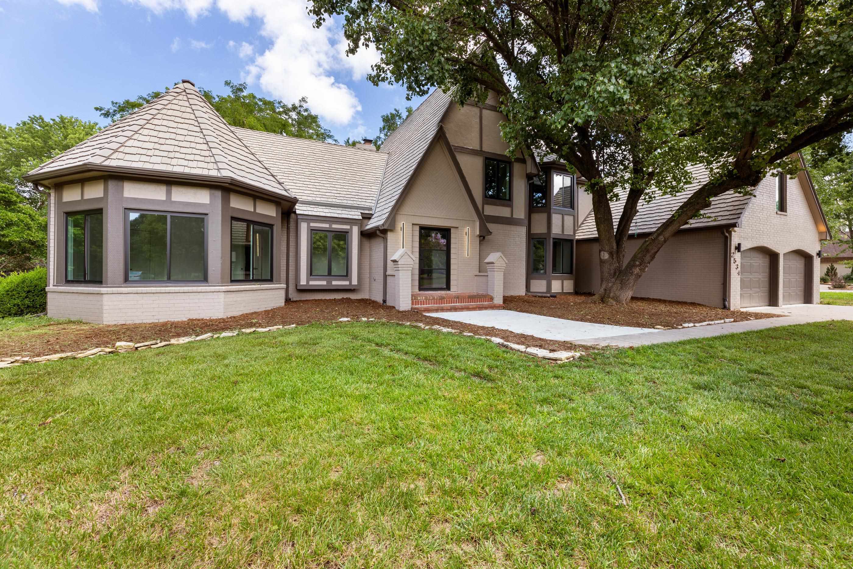 Property Photo: 2534 N Greenleaf Ct KS 67226