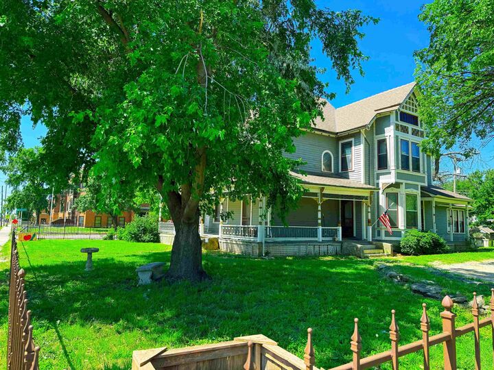 Property Photo: 1357 S Broadway Ave KS 67211-3127