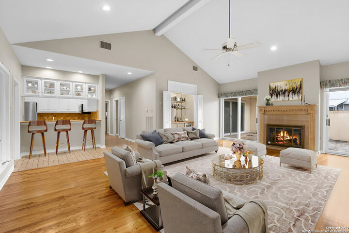 Property Photo:  1 Kensington Ct  TX 78218 