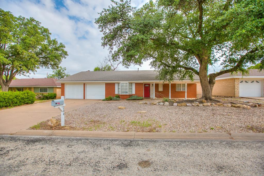 Property Photo: 234 Edgewood Dr TX 76903