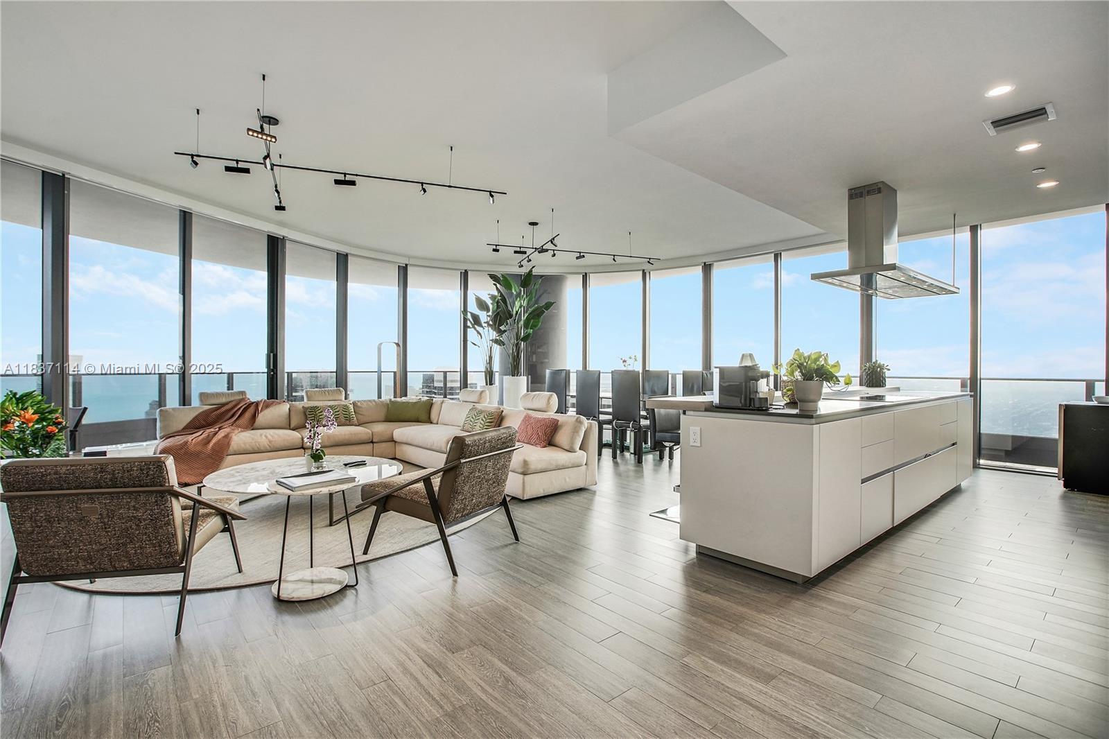 Property Photo: 1000 Brickell Plz Ph6002 FL 33131