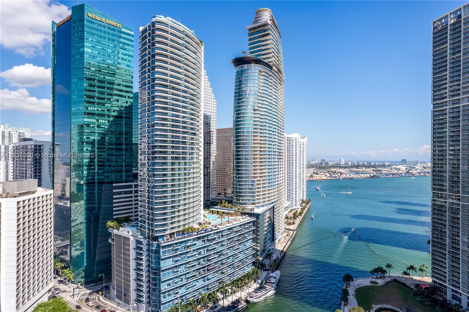 Property Photo: 200 Biscayne Boulevard Way 3207 FL 33131
