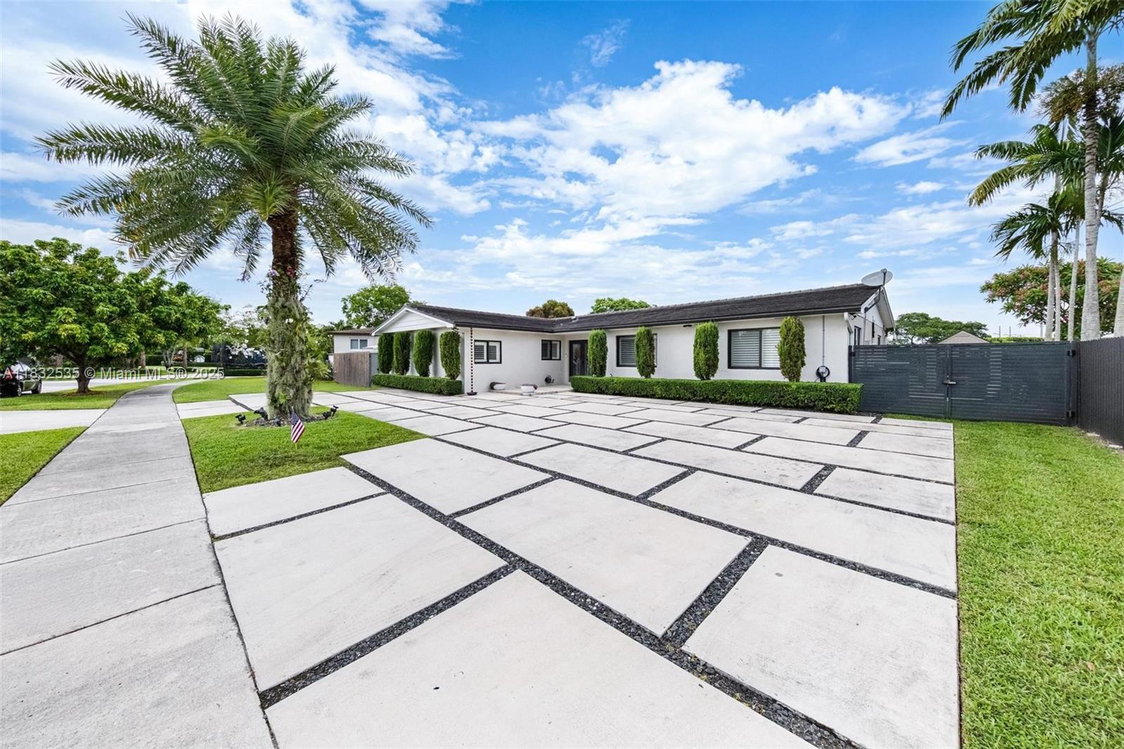Property Photo: 10321 SW 102nd Ave FL 33176