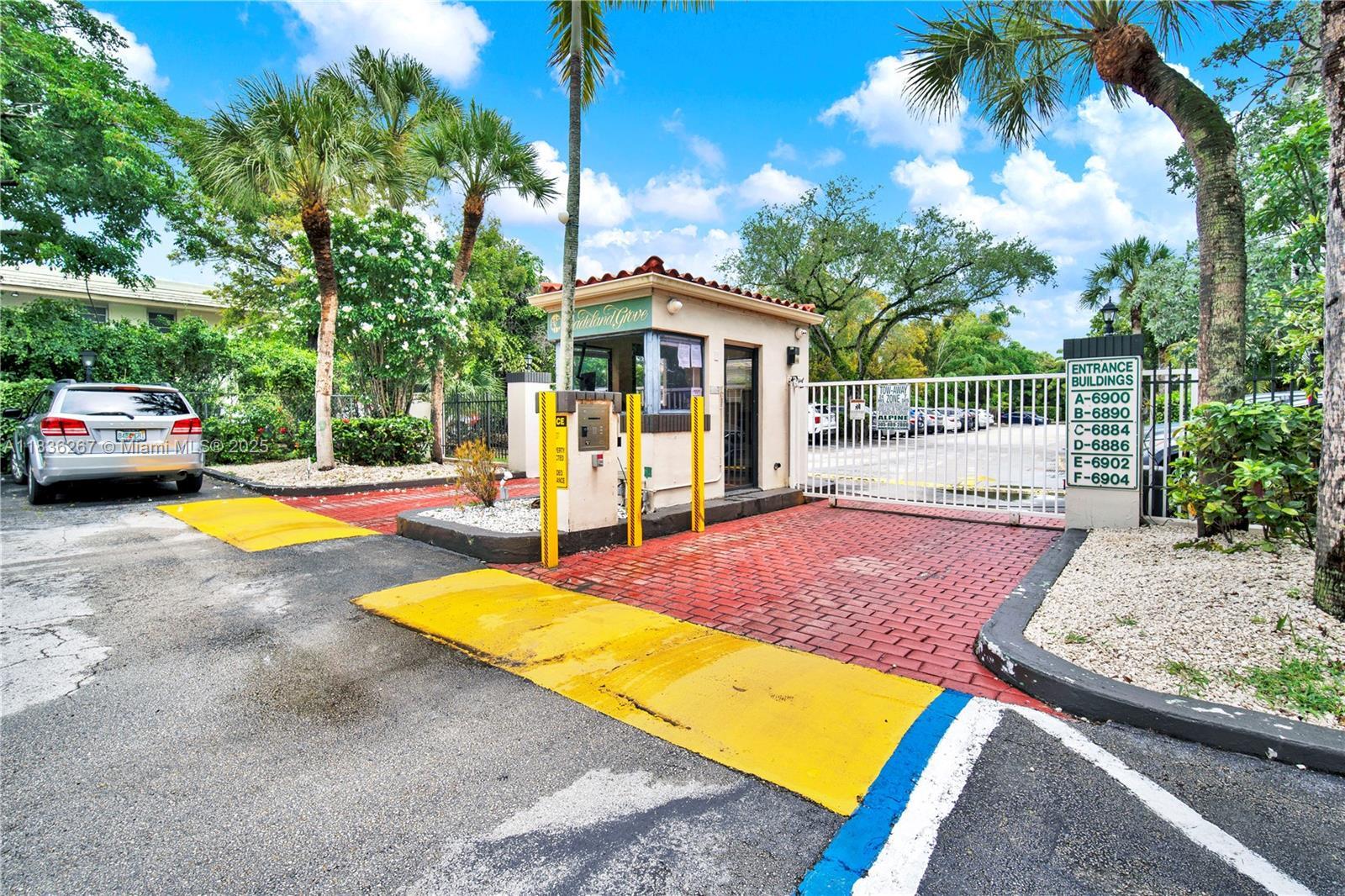 Property Photo: 6886 N Kendall Dr D102 FL 33156