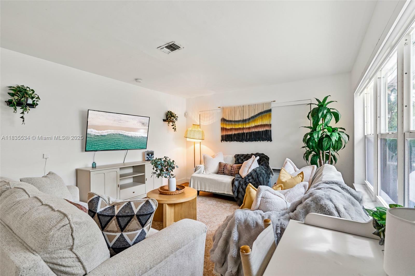 Property Photo: 1031 NE Little River Dr 1031 FL 33138