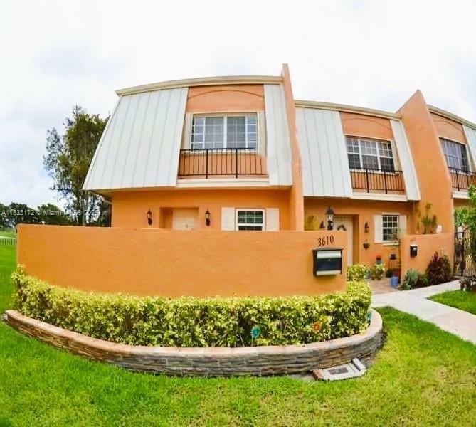Property Photo: 3610 Citrus Trce 1 FL 33328-2633