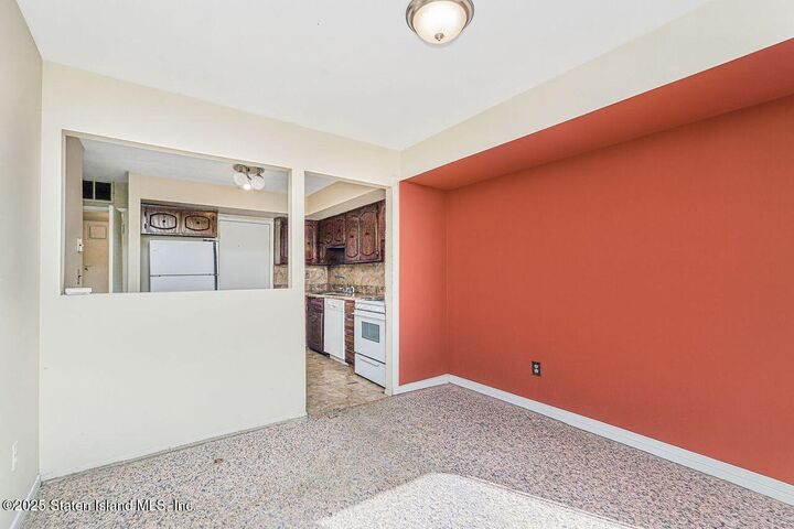 Property Photo: 15 Parkview Loop NY 10314