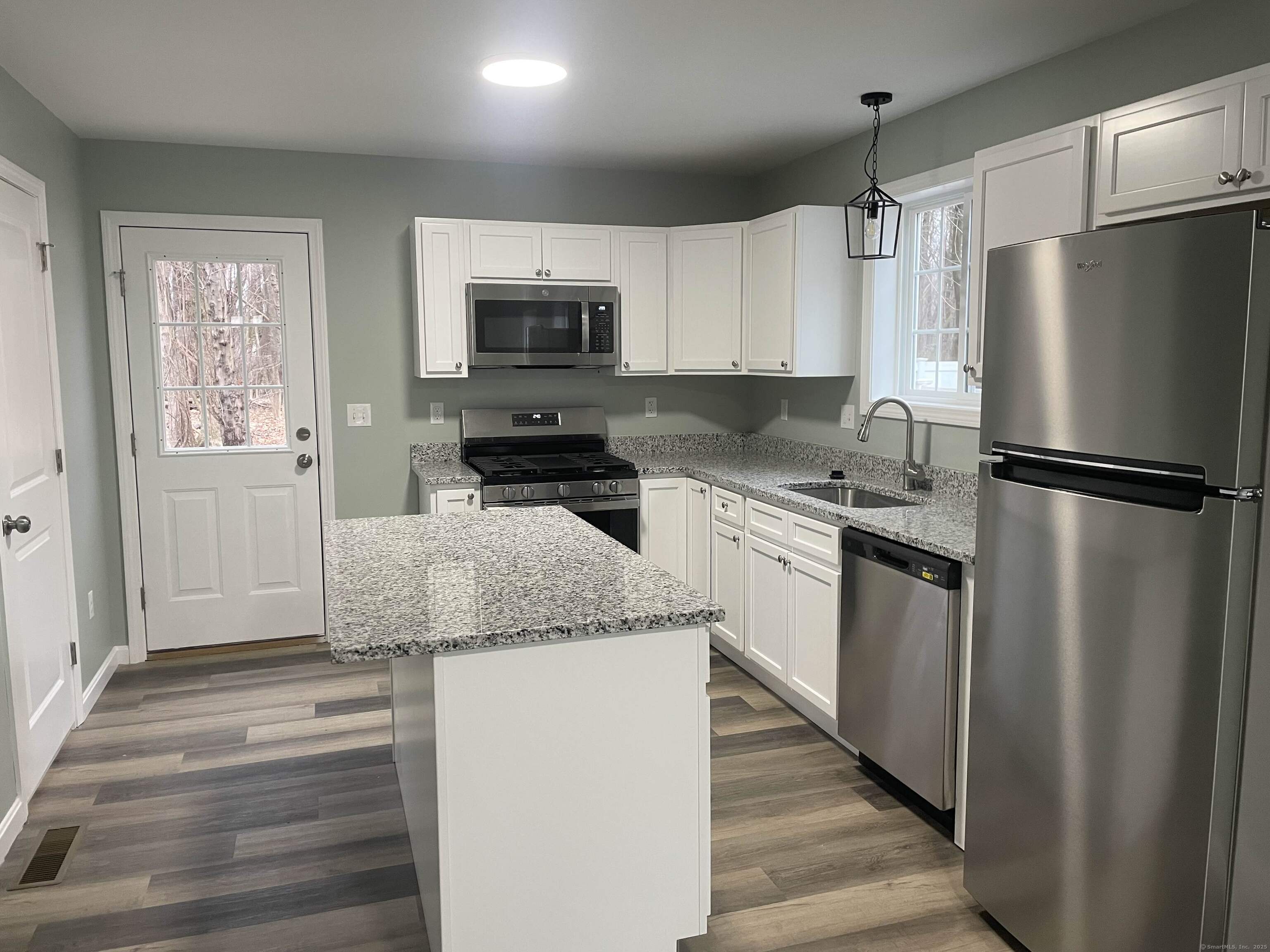 Property Photo: 82 Park Avenue CT 06082