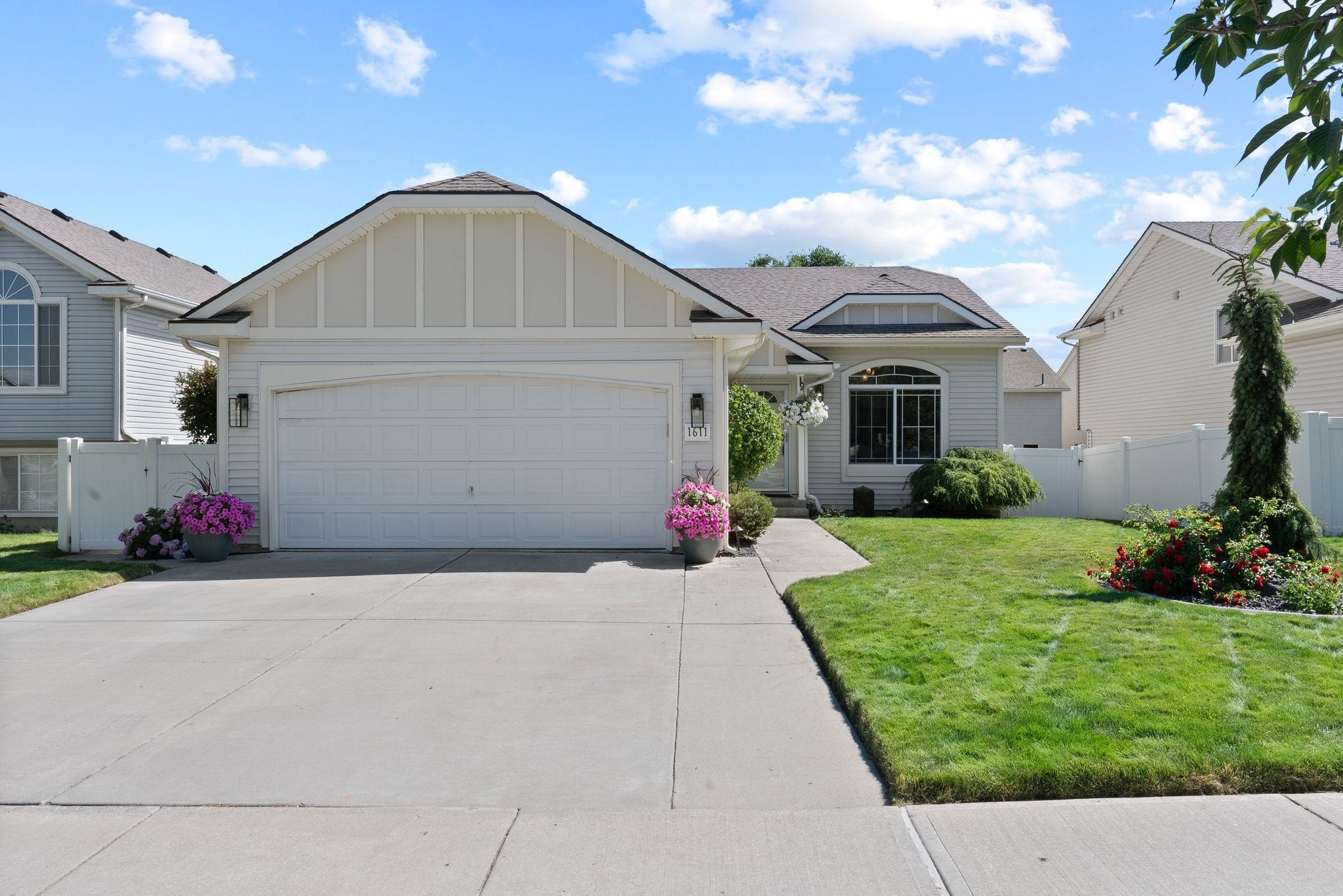 Property Photo: 1611 W Tieton Ave WA 99208