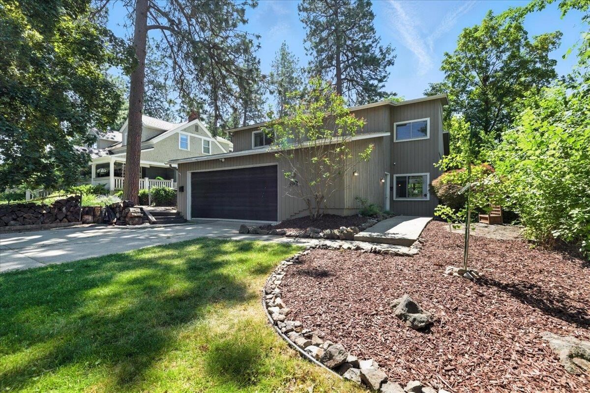 Property Photo: 219 W 17th Ave WA 99203-2139