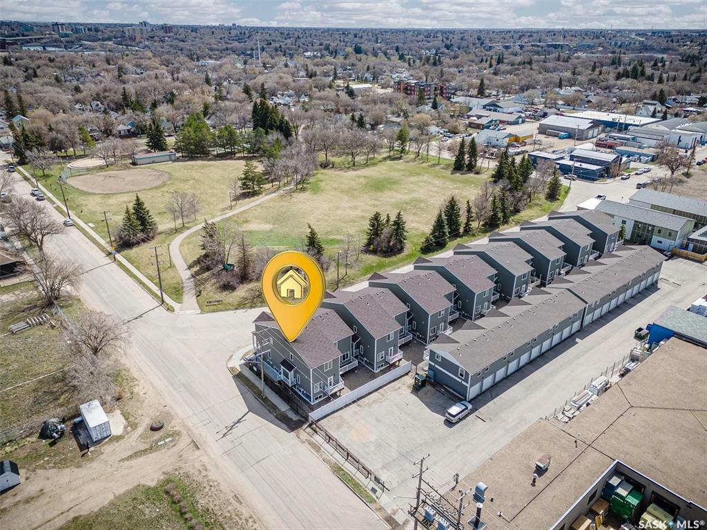Property Photo: 419 L Avenue S SK S7M 5Y6