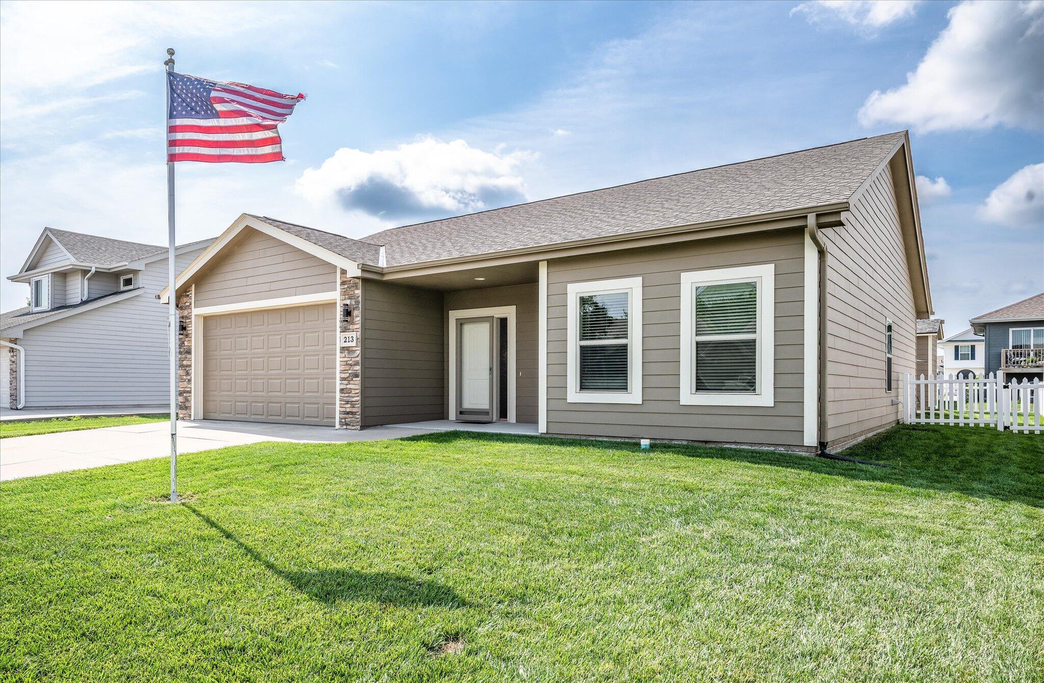 Property Photo: 213 Kestrel Court IA 51501