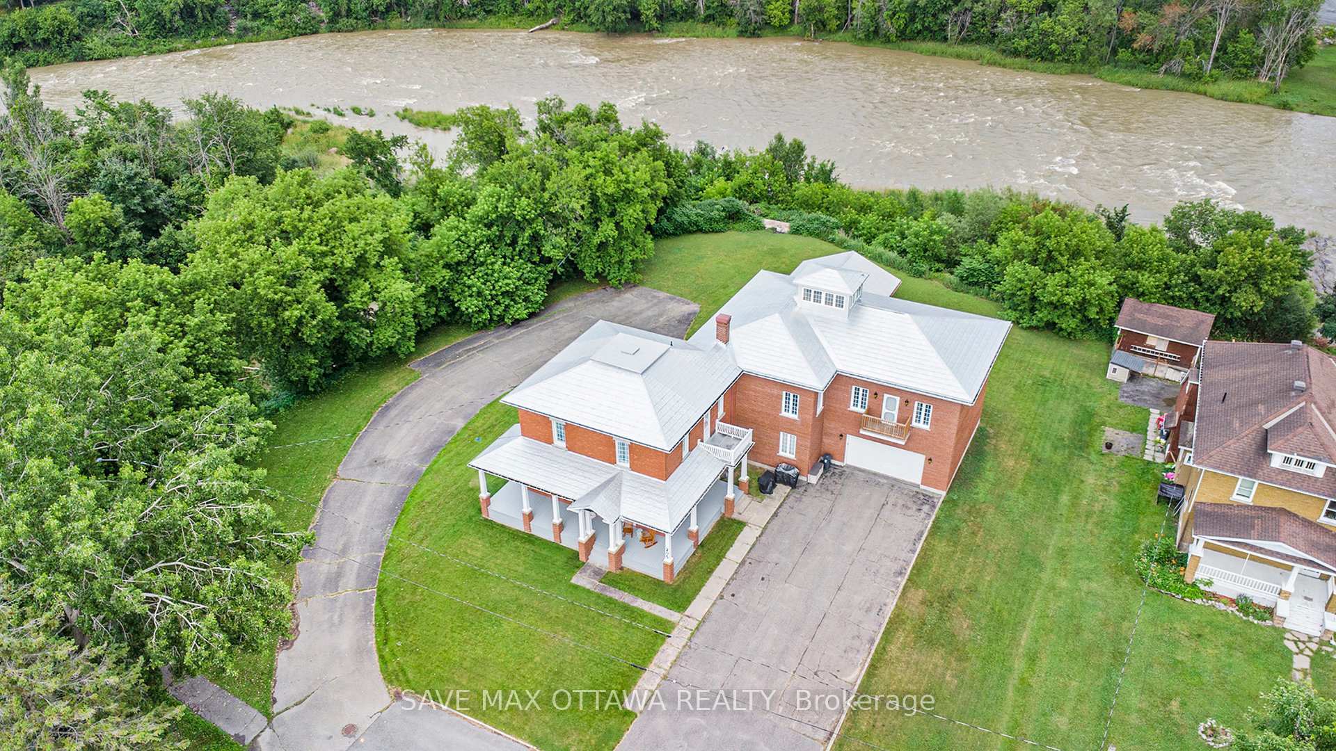 Property Photo: 205 Water Street ON K0B 1L0