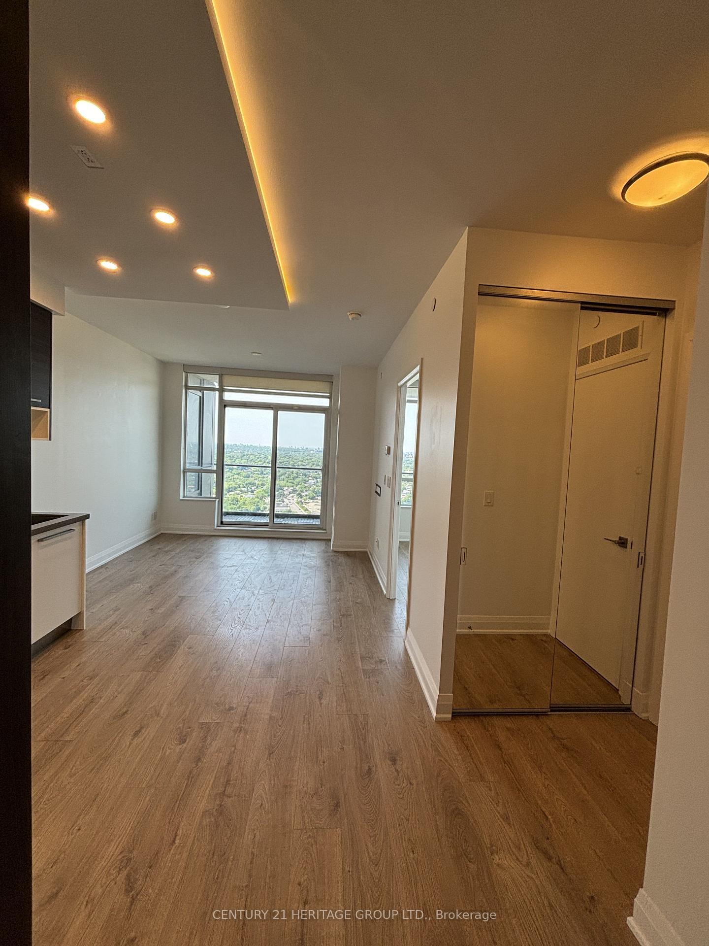Property Photo:  36 Park Lawn Road 3907  ON M8V 0E5 