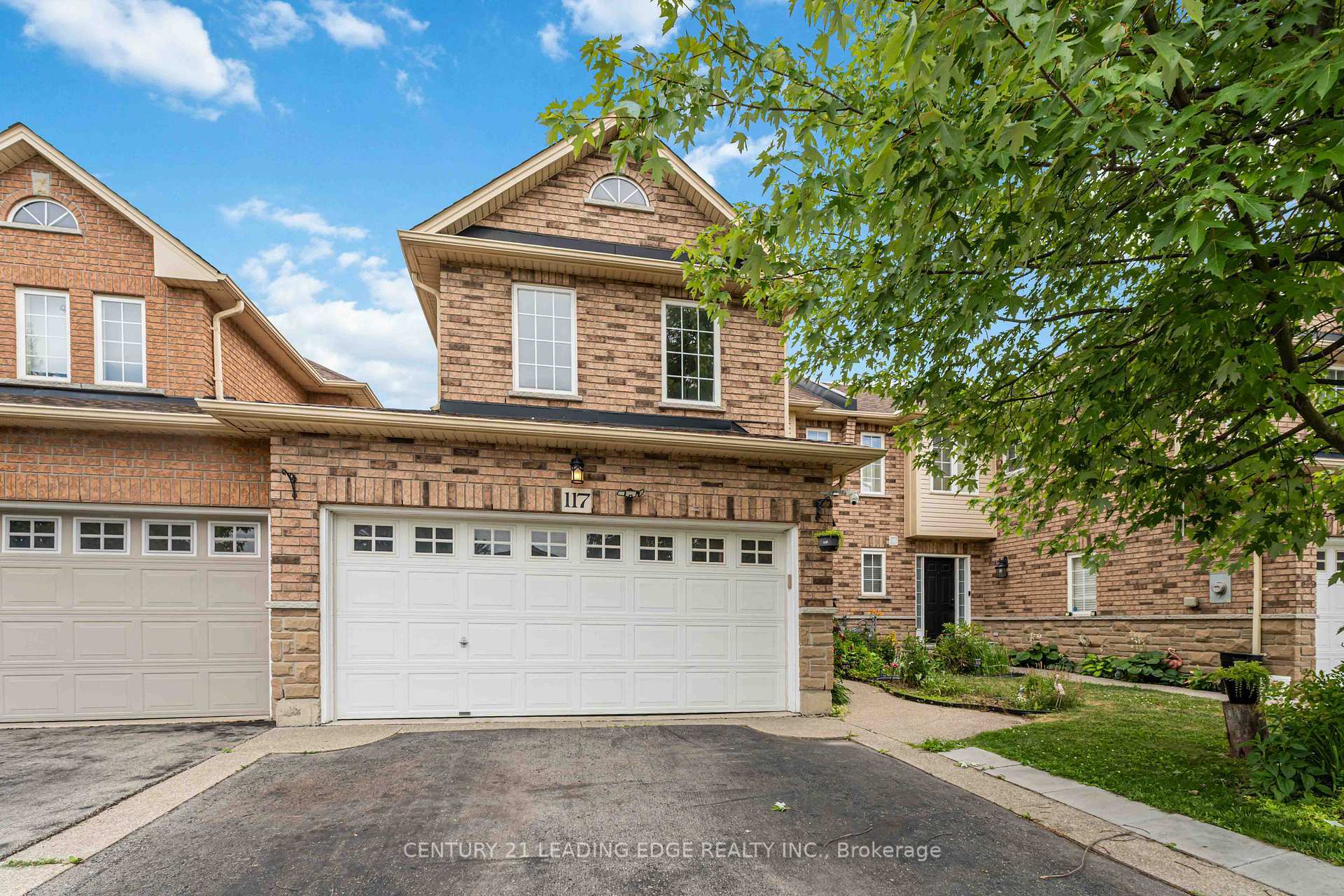 Property Photo: 117 Thoroughbred Boulevard ON L9K 1N2