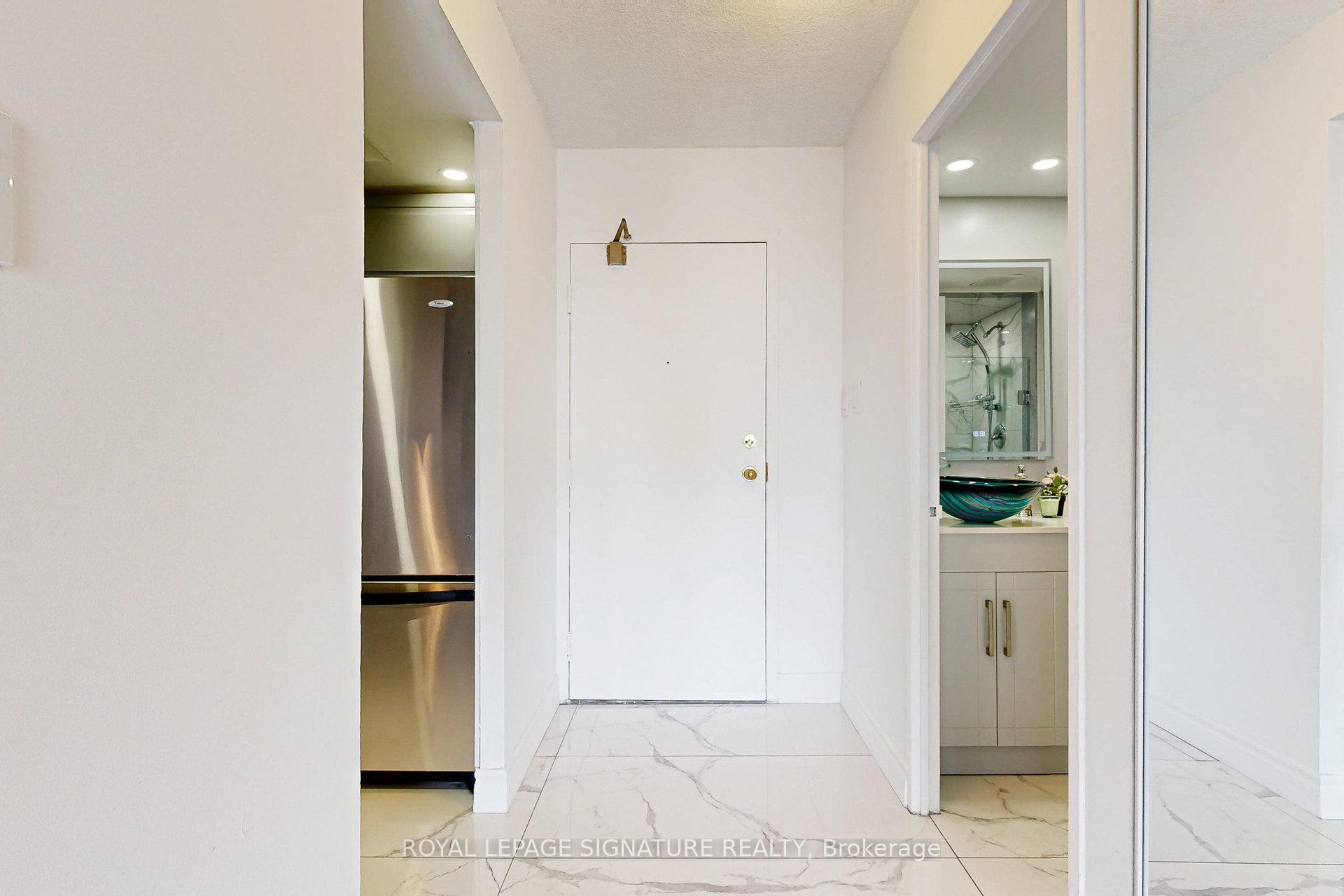 Property Photo:  265 Enfield Place 1501  ON L5B 3Y7 