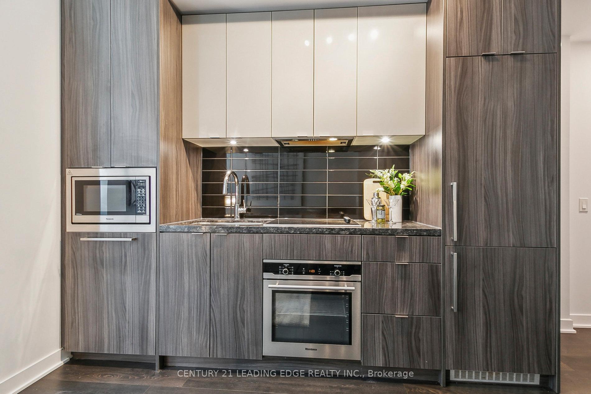 Property Photo:  115 Blue Jays Way 519  ON M5V 0N4 