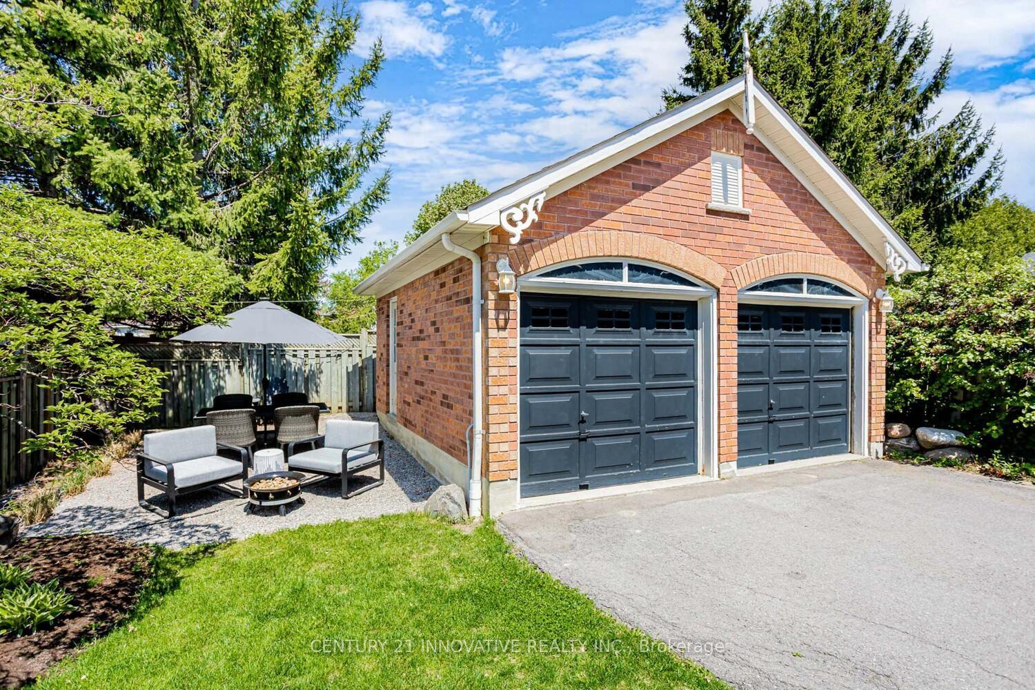 Property Photo: 4 Blackfriar Avenue ON L1M 1E4