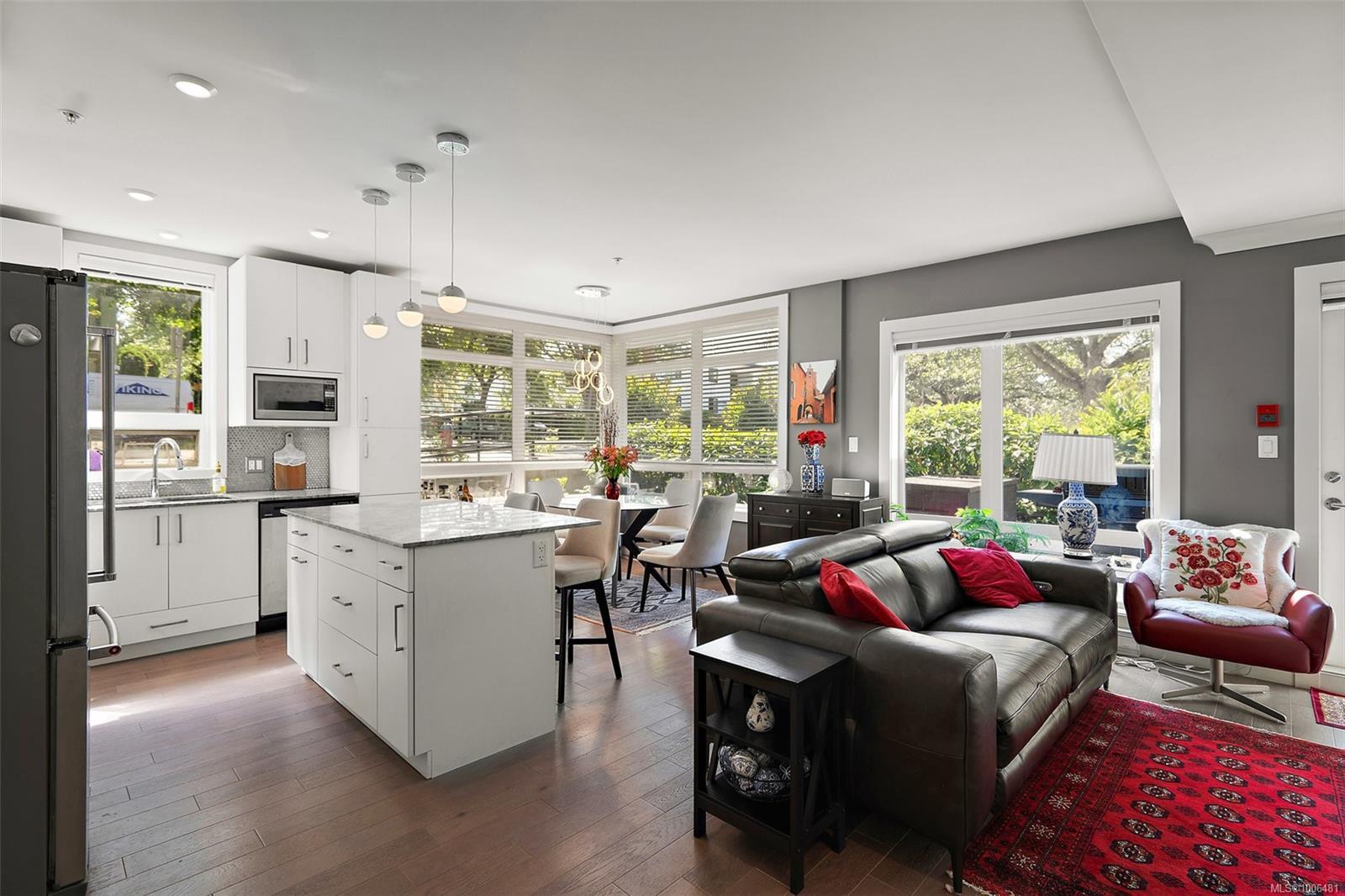 Property Photo: 300 Michigan St 101 BC V8V 1R5